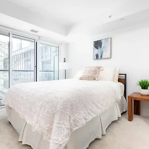Apartment Upscale & Modern 2bd + Den 2ba Heart Of Downtown! Toronto